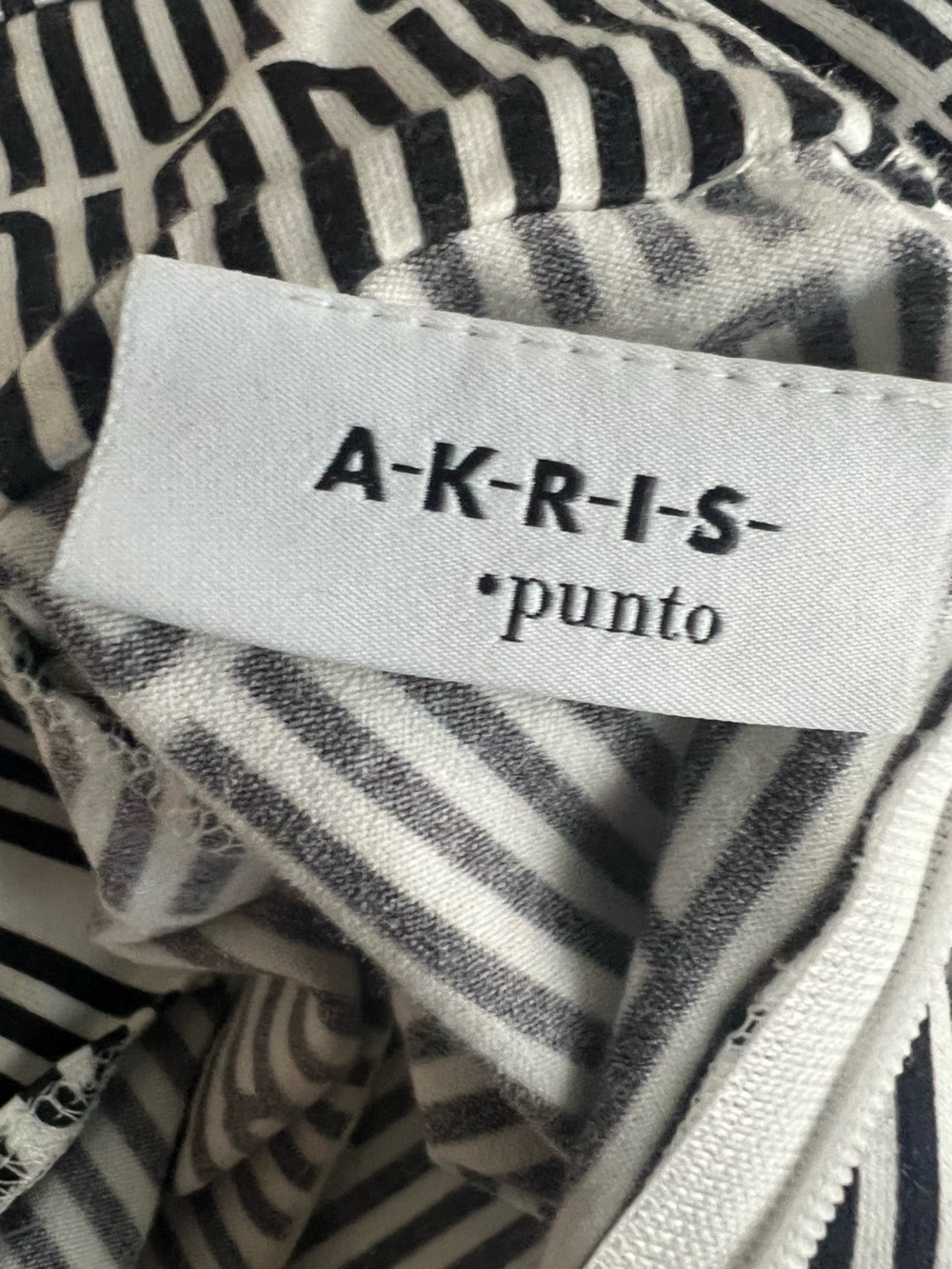 Akris Punto Optical Logo Mock Neck Stretch Top Black White Size 6 - Picture 7 of 8
